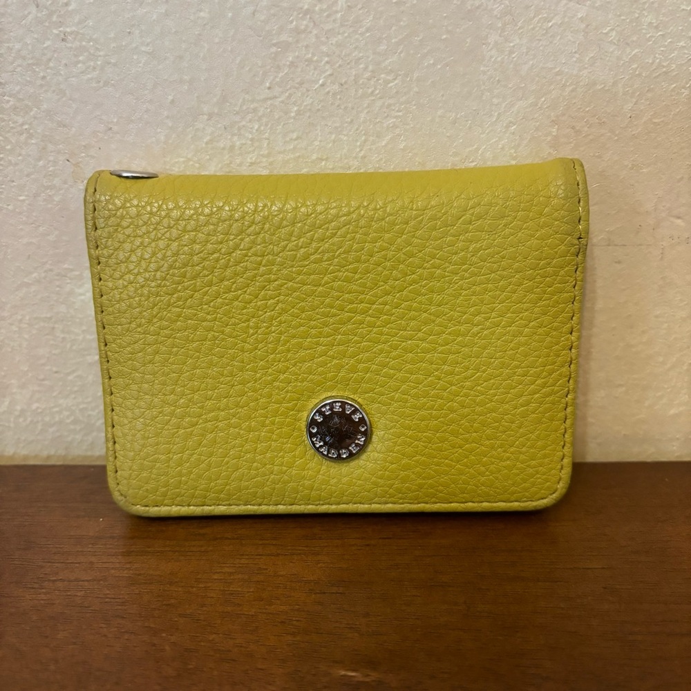 2/$15 Steve Madden Bifold Card Case Lemon, Steve Madden BFold